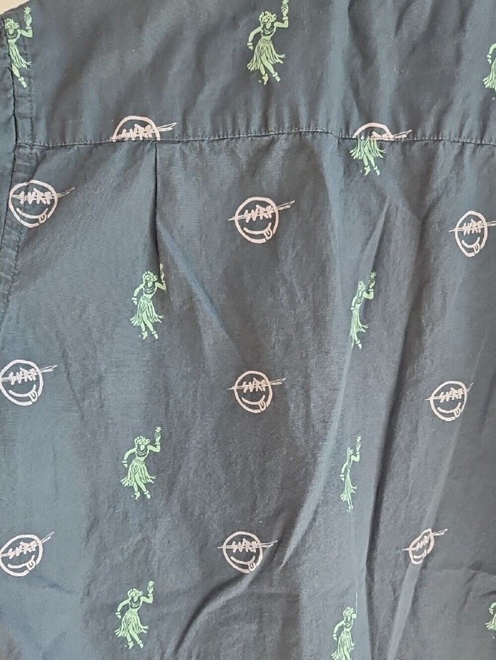 Hurley Black Short-Sleeve Button Down Shirt with Green & Pink Smile Print Medium - Picture 6 of 6